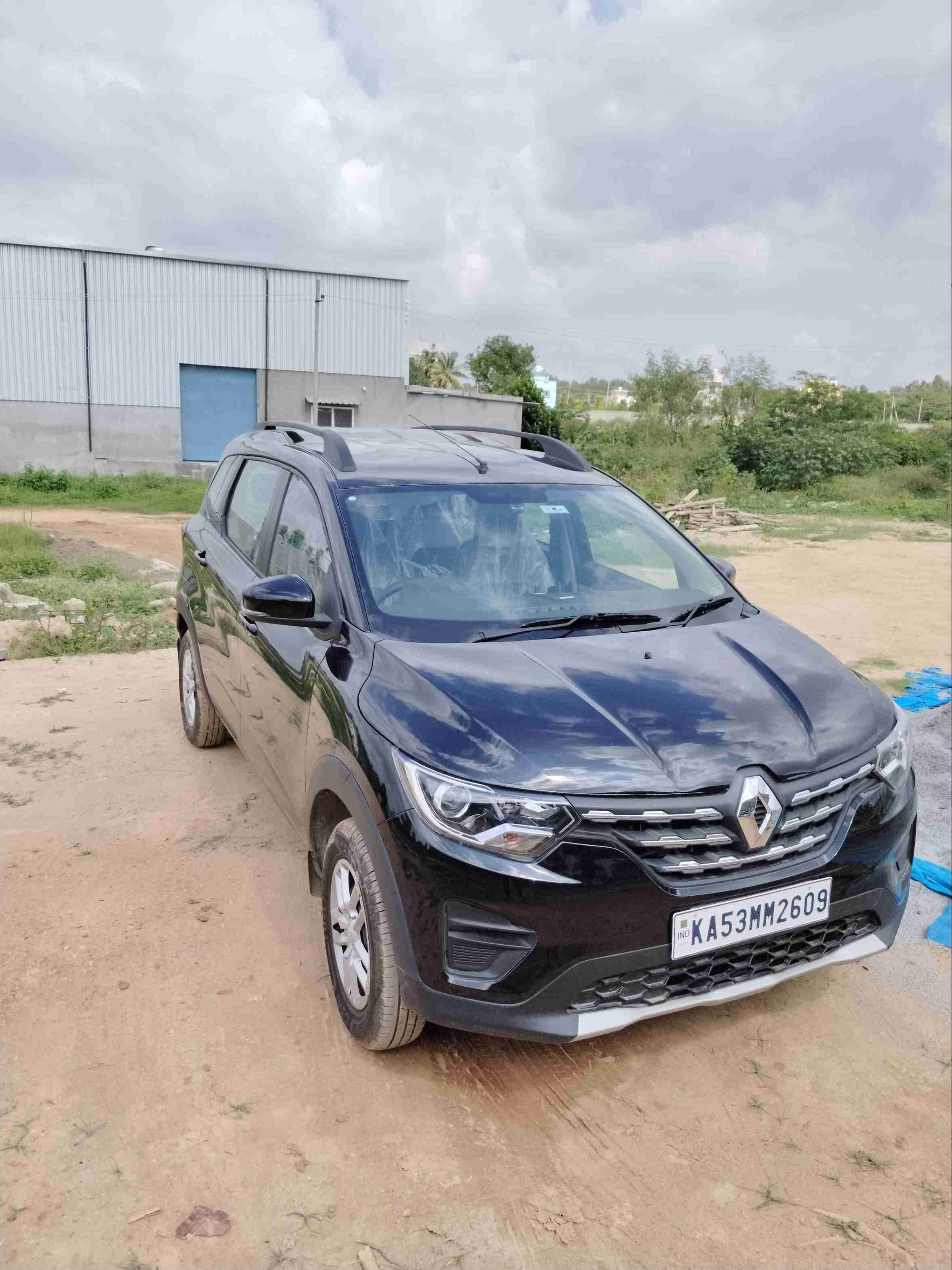 self drive car rental renault tribber